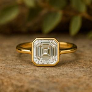 แหวนหมั้นเพชรโมอิสซาไนต์ทรงแอสเชอร์ ตัวเรือนแบบฝังขอบ แหวนหมั้นวินเทจทรงแอสเชอร์ แหวนหมั้นชุบทอง 14K - Product Image 1