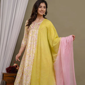 Vestido de Rayón de Primera Calidad con Dupatta, Bordado de Lentejuelas, Estampado a Mano para Fabricante Indio - Product Image 1