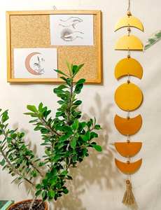 Tenture murale en bois ethnique faite à la main avec broderie Kutchi traditionnelle, un ajout artistique riche à la maison culturelle Drcor - Product Image 4