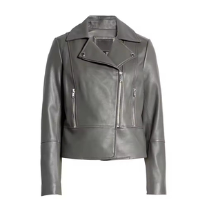 Chaqueta de cuero genuino para mujer con acabado suave, elaborada con elegancia, perfecta para noches frías y estilo callejero sin esfuerzo - Product Image 4