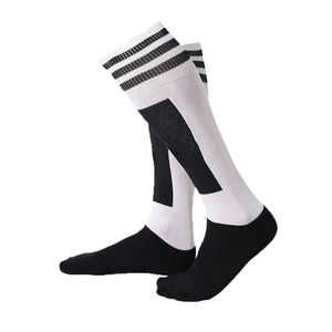 Chaussettes de sport décontractées de fabrication professionnelle, modèle personnalisé, conception en vrac, chaussettes en coton pour hommes en vrac - Product Image 1
