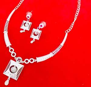 24K chapado en oro Dubai Vintage moda joyería conjunto pendientes brazaletes peines broches en Material de cobre para EE. UU. - Product Image 3