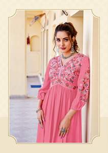 Collection Kurti pour femmes en rayonne lourde avec broderie et tissu satiné tissé à la main de style uni à séchage rapide - Product Image 5