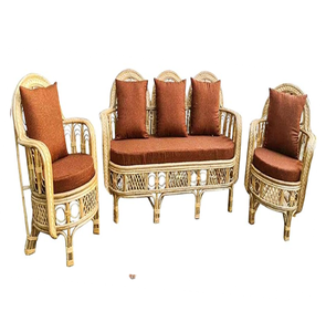 Conjunto de sofás de caña ligera, 3 plazas, dos sillones, diseño calado, cojines marrones, respaldo curvo, acabado claro disponible al por mayor - Product Image 1