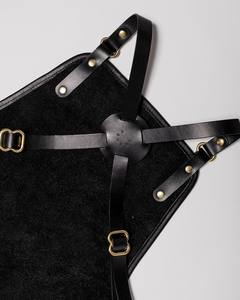 Tablier de travail en cuir noir avec bretelles croisées réglables, tablier de chef en cuir, coutures renforcées, tablier en cuir avec poches avant - Product Image 3