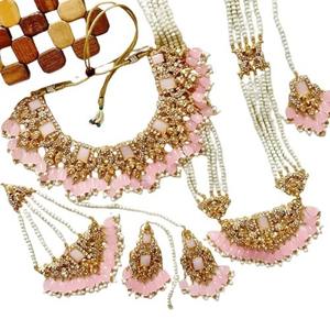 Conjunto de joyería de acero inoxidable estilo Kundan, collar de diamantes de imitación, pendientes Chandbali y Frente Tikka en acabado dorado para bodas - Product Image 6