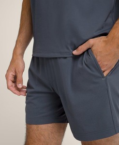 กางเกงเทนนิสผู้ชายผ้าโพลีเอสเตอร์ 100% แห้งเร็ว ระบายอากาศ กันน้ำ สีพื้น เรียบง่าย สบาย น้ำหนักเบา ยืดหยุ่น ขายส่ง - Product Image 3