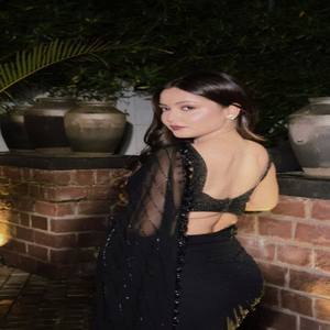 Sari de Fiesta VASTRA COTTAGE de Georgette Puro con Cuentas Negras Originales, Trabajo de Lentejuelas, Cutdana, Diseño Artesanal - Product Image 5