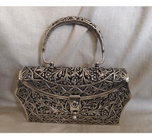 Bolsa de Regalo de Compromiso para Mujer en Plata de Ley 925 de Primera Calidad con Detalles Finos para Uso Casual/ Formal Elegante India - Product Image 1