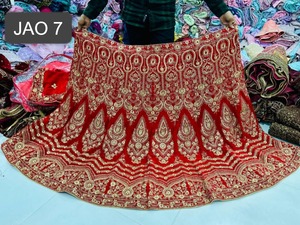ชุดปาร์ตี้ lehenga กำมะหยี่ปักเลื่อมหนักตาข่ายยาว dupatta เดี่ยวสามารถใส่ได้กับไวน์แดงเขียวเข้ม - Product Image 2