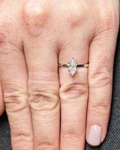 Marquise Shape Lab Grown Diamond Solitaire Bagues de fiançailles et d'anniversaire Bagues en or blanc pur 14K Bagues faites à la main Design minimaliste - Product Image 5