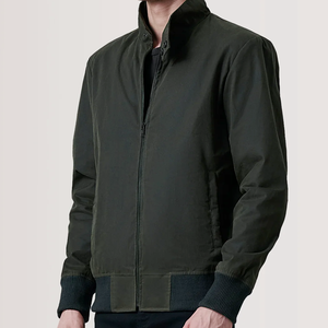 Veste coupe-vent unisexe professionnelle vert olive foncé, légère et de qualité supérieure, style minimaliste élégant, streetwear décontracté avec fourrure - Product Image 3