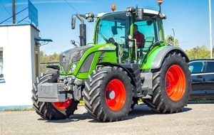 Tractor Fendt 718 828 Vario Premium de 100HP, Máquina Agrícola de Alta Resistencia, Motor Potente, Equipo de Nueva Generación - Product Image 4