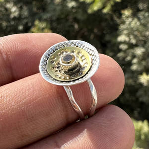 Anillo con Bisel de Citrino Natural en Dos Tonos |   Joyería Artesanal de Plata de Ley y Latón con Piedras Preciosas para Aniversario - Product Image 5