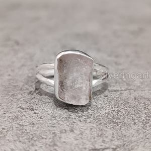 Exportation de bijoux en pierre brute Bague pour femme Quartz rose brut naturel Pierre précieuse Pierre de naissance d'avril Bague en argent sterling 925 martelé - Product Image 1