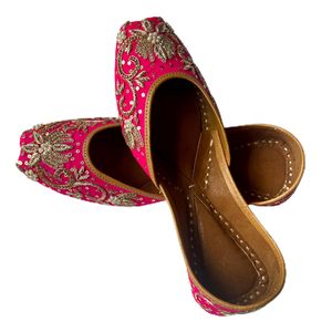 Customized Color Fashion Trend Printed Anti-Slippery <b>Khussa</b> with Detailed Work Heavy Neckline & Luxurious Look - Product Image 1