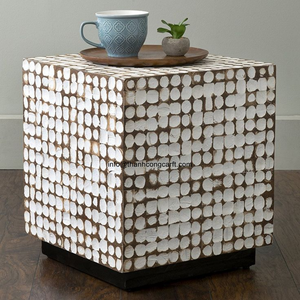 Nuevos modelos de mesa con incrustaciones de cáscara de coco, mesa artesanal de Vietnam para el hogar y el espacio minorista, ideal para marcas personalizadas - Product Image 1