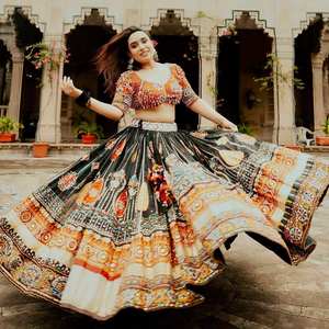 SERIE ALC PRESENTANDO NUEVA TENDENCIA NAVRATRI ESPECIAL CHANIYA CHOLI DETALLES DE TELA LEHENGA TELA PESADA MUSELINA ALGODÓN TRABAJO - Product Image 4