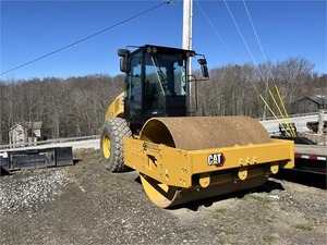 Kaufen Sie neue 2021 Verdichter gebrauchte CATERPILLAR CS56B Straßen walze