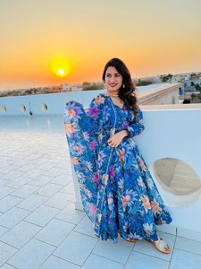 ชุดผ้าไหม Anarkali ลายผ้าโปร่งพิมพ์ดิจิทัลวัสดุวิสคอสพิมพ์ลายสำหรับงานปาร์ตี้ผลิตในอินเดีย - Product Image 4