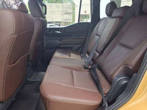 Vehículo Todoterreno de Lujo Usado 2024, Sedán 4x4 de Tamaño Completo, Transmisión Automática, con Asientos de Cuero y Techo Panorámico en Venta - Product Image 6