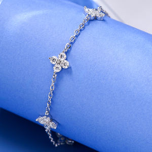 Pulsera de Plata 925 con Baño de Rodio, Diseño Minimalista de Flor de Cuatro Hojas, con Moissanita, para Mujer, Venta al Por Mayor - Product Image 1