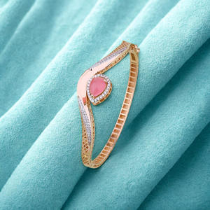 Bracelet en or élégant avec diamants pour femmes avec pierre rose Design incurvé élégant Léger Kada - Product Image 2