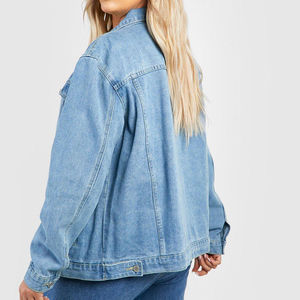 Veste en jean en coton bleu délavé personnalisée pour femmes Manches longues Vintage Boutonnée Manteau élégant Vêtement décontracté - Product Image 3