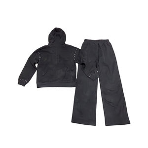 Conjunto Deportivo Personalizado con Pedrería, Ropa Deportiva de Moda con Logotipo Impreso y Bordado - Product Image 2