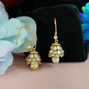 La elegancia tradicional cumple con la simplicidad moderna Gota de uva Jhumkas Líneas limpias Detalle sutil Pendientes colgantes de moda ligeros - Product Image 5