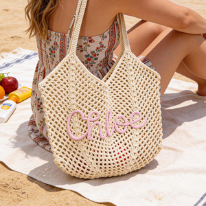 Sac de plage tendance en crochet brodé avec nom personnalisé, sac à bandoulière d'été en paille tressée ajourée pour enterrement de vie de jeune fille, cadeau pour elle - Product Image 1