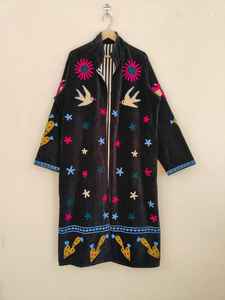 Veste bomber courte en velours classique, artisanat artistique, broderie Suzani, design réversible, écologique, art populaire, tenue de caractère, Rajasthan - Product Image 2