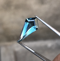 Topaze bleue de Londres naturelle, forme de losange, forme de cerf-volant, forme fantaisie, pierre précieuse facettée, vente en gros, prix de gros, fabrication de bijoux