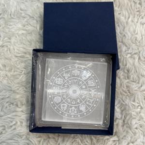 Placa de Selenita Natural Pulida al Mejor Precio, con Símbolos Astrológicos Grabados, Disco de Limpieza Energética de Cristal, Caja de Regalo, Amuleto - Product Image 6