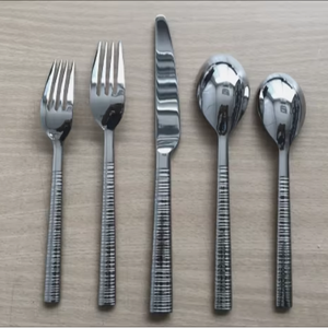 Ensemble de couverts en acier inoxydable avec manche martelé unique, cuillère et fourchette argentées, pour les fêtes - Product Image 1