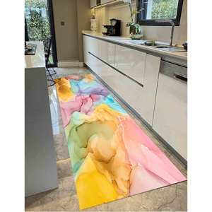 Tapis imprimé avec motif encre alcoolisée dorée et accents marbrés colorés, tapis doux non tissé - Product Image 5