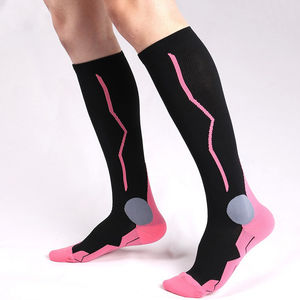 Chaussettes de sport de course à pied très vendues, chaussettes de sport d'extérieur, chaussettes de sport personnalisées avec logo, fabriquées au Pakistan - Product Image 3