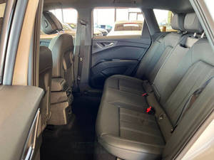 Audi Q4 e-tron 2023 en parfait état - Product Image 2