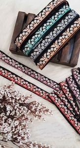 Bordado floral hecho a medida en varios colores en diseños étnicos y en tela de base de red en una pulgada de ancho y para reventa - Product Image 5