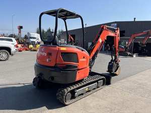 Mini-excavatrice Kubota KX033-4 2022 : puissance compacte de 3 tonnes avec stabilité avancée et précision hydraulique - Product Image 5