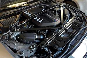 M3 2022, Transmisión Manual de 6 Velocidades, Asientos Deportivos de Fibra de Carbono M, Interior Naranja Kyalami, Paquete Ejecutivo - Product Image 6