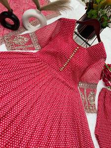 Venta al por mayor de calidad superior suave y ligero estilo Anarkali vestido para las mujeres de Bollywood tendencia exquisito vestido para niñas Salwar - Product Image 3