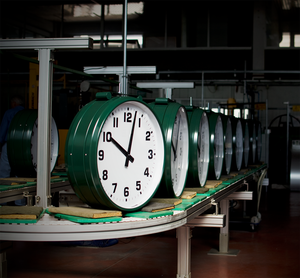 GPS d'extérieur analogique de fabrication italienne-Horloge synchronisée Design double face Street Parks Golf Courses-Quartz personnalisable - Product Image 2