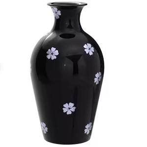 Vase en métal moderne pour la décoration intérieure Accent de table élégant avec finition polie et style de présentation florale artistique - Product Image 1