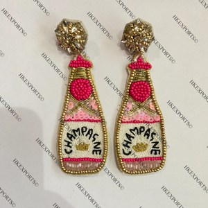Pendientes de cuentas rosas champán elegantes hechos a mano, pendientes largos colgantes chapados en oro para bodas y ocasiones especiales - Product Image 1