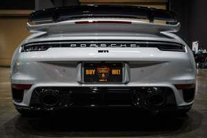 Porsche 911 Turbo S Cabriolet 2024 Usado, Color Blanco Brillante, Tracción en las Cuatro Ruedas, Llantas de Aleación, Asientos de Cuero, Sistema de Navegación, Arranque Remoto, Volante a la Izquierda, Color Oscuro - Product Image 4