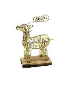 Decoración de mesa de Reno navideño hecha a mano, estilo popular con base de hierro y madera, acabado de latón - Product Image 1