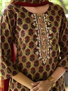 Salwar Kameez de Algodón Estampado al por Mayor |   Ropa Étnica Formal para Mujer India con Dupatta |   Conjunto Kurta de Corte Recto con Bordado Zardozi - Product Image 4