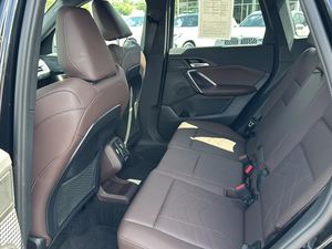 Aston Martin 2020, BMW Serie 3 330i XDrive FWD 2023, Cuero, R18, Automático - Product Image 2