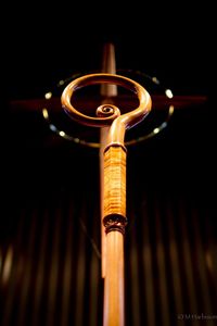 SHOWCASE Prix Canne en bois réglable avec nœuds multiples Bâton de marche en bois solide pour les aînés par Standard International - Product Image 2